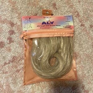 The Aly 18 inch ponytail hair extension-brand new, never worn.